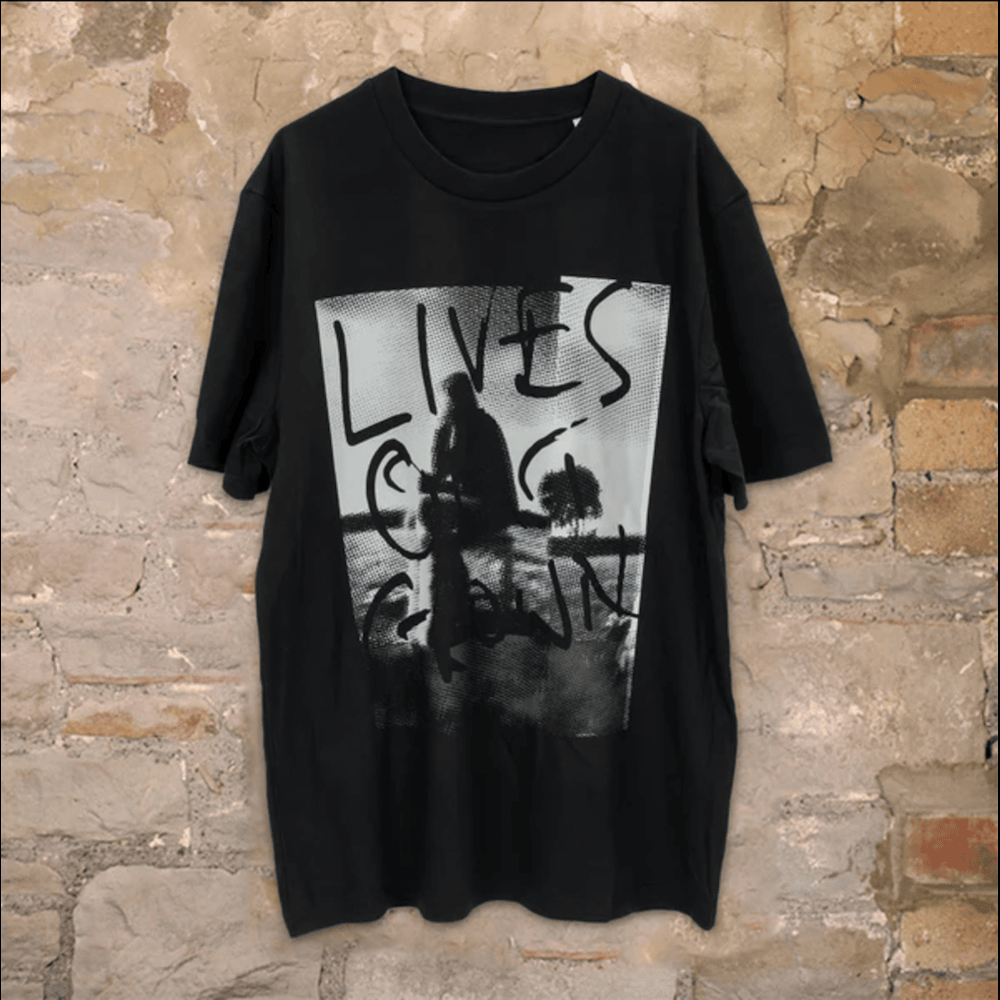 LIVES OUTGROWN - ブラックTシャツ